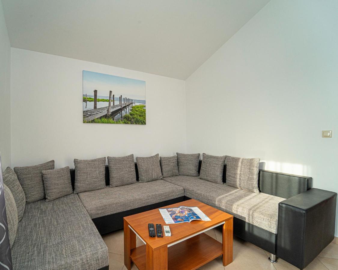 Baresic Apartment *